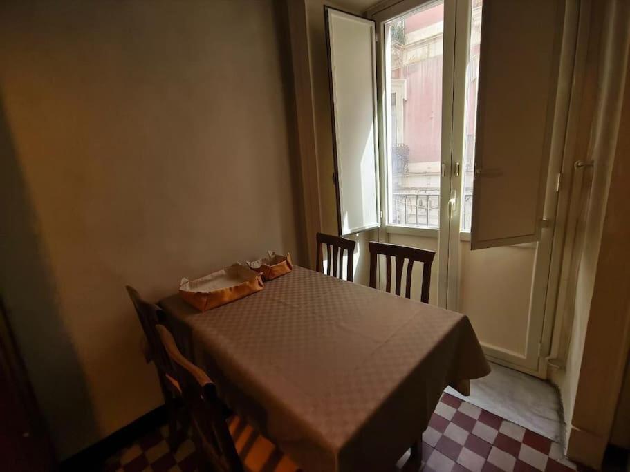 Retroetnea - Appartamento In Centro Storico - Con Camere Comunicanti Catania Ngoại thất bức ảnh