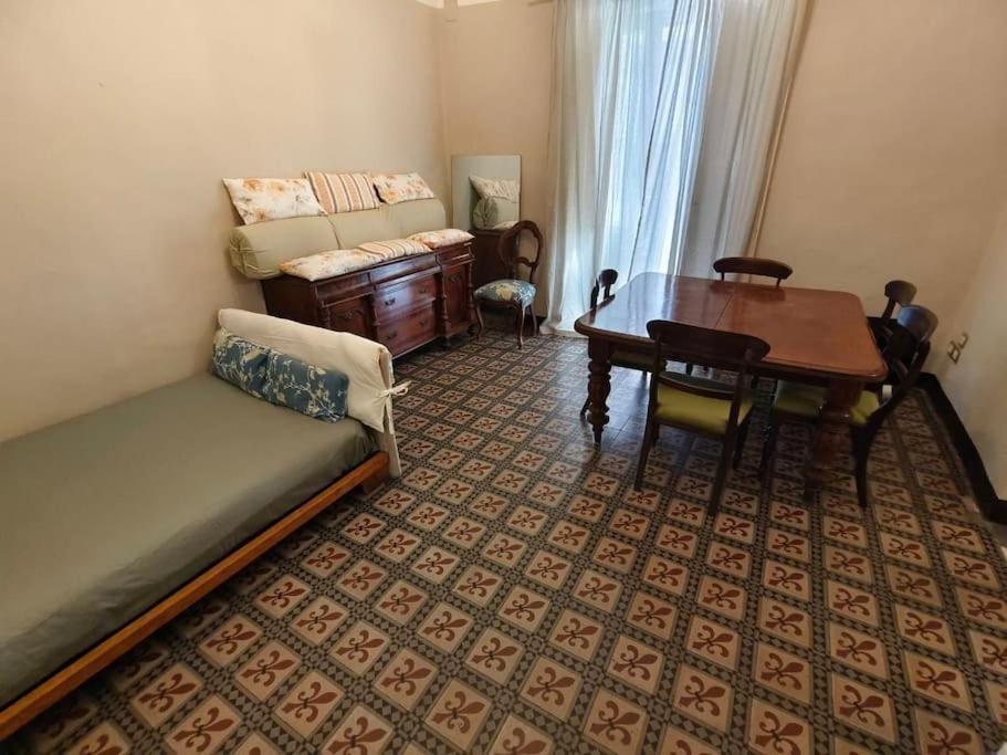 Retroetnea - Appartamento In Centro Storico - Con Camere Comunicanti Catania Ngoại thất bức ảnh