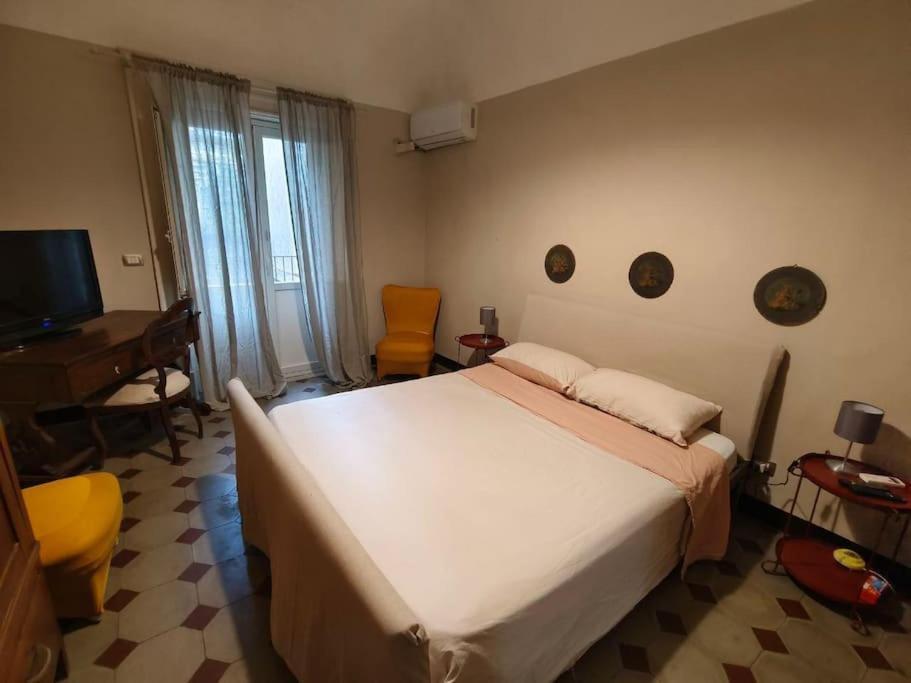 Retroetnea - Appartamento In Centro Storico - Con Camere Comunicanti Catania Ngoại thất bức ảnh